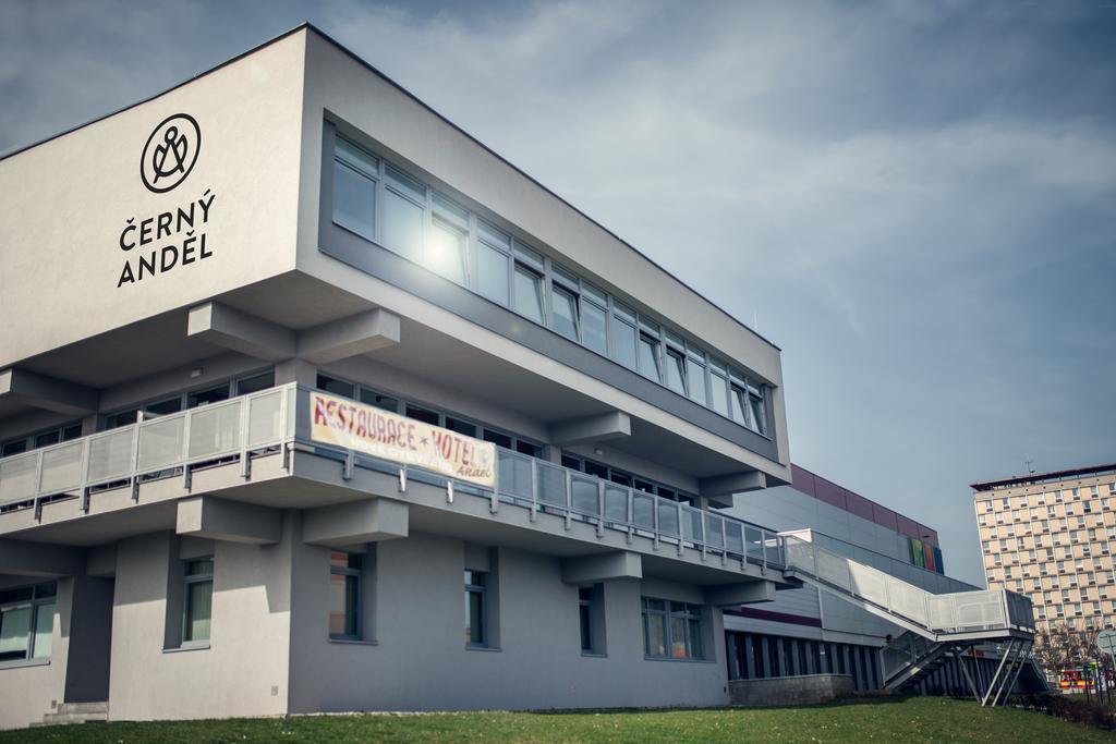 Cerny Andel Hotel Most Exterior photo